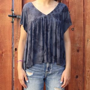 Super cute and soft tie dye american eagle top